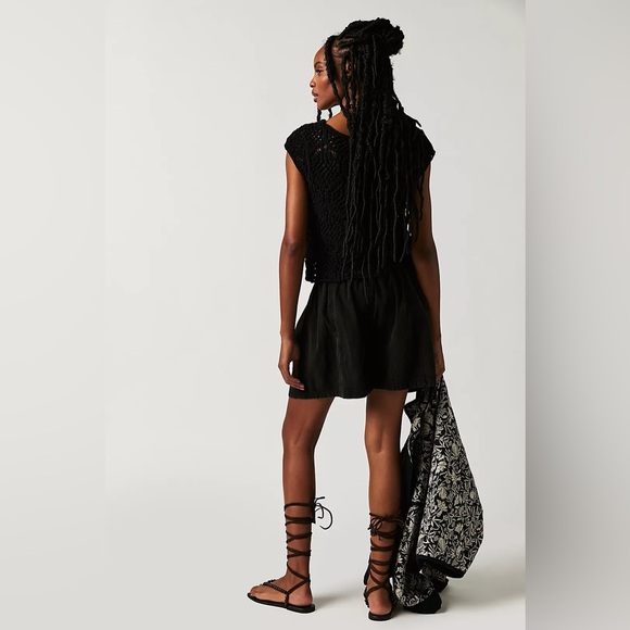 Free People Get Free Poplin Pull on Shorts | Medium - Picture 3 of 6